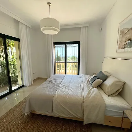 Casa Roca Elviria וילה מארבלה