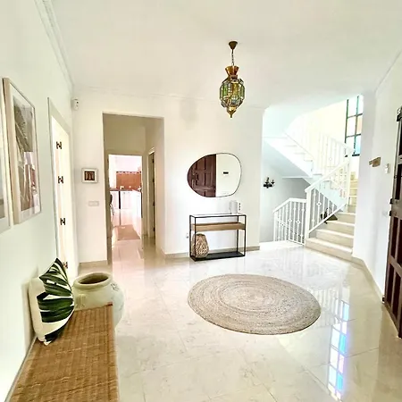 Casa Roca Elviria * מארבלה